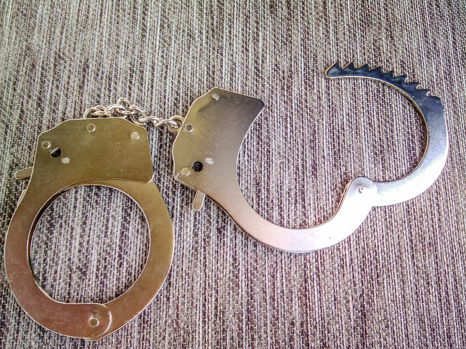 lisice policija kosta scaled