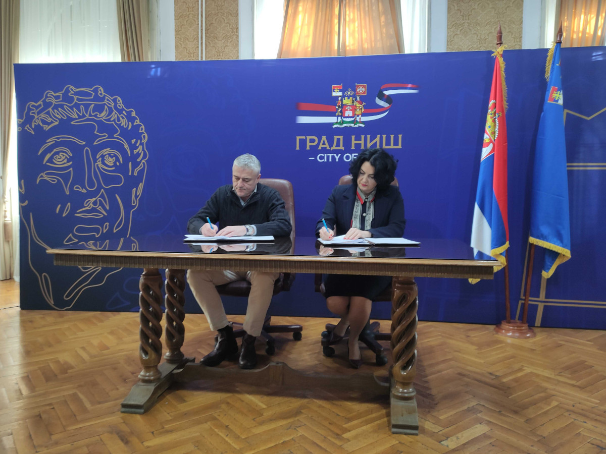 predrag danilovic i dragana sotirovski potpisivanje ugovora gradska kuca nis foto ljubica jocic