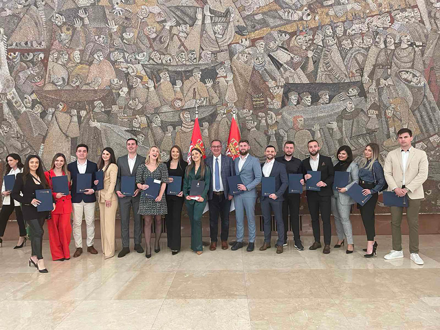 24 najboljih diplomaca dodela ugovora foto UKC Nis