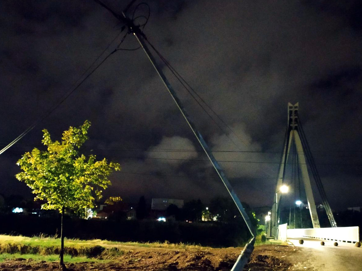 Polomljen stub ulicne rasvete foto citalac Prijavi problem