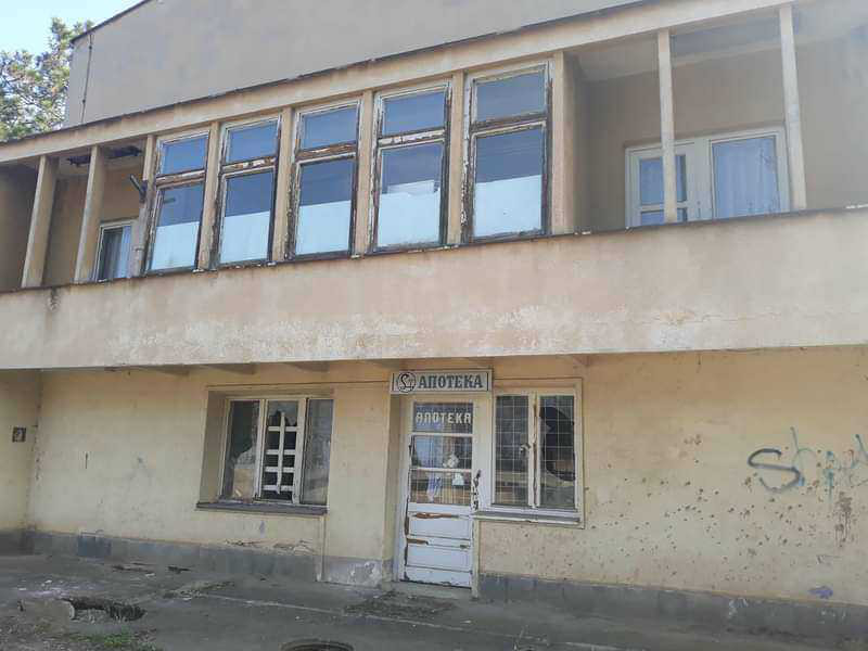 Apoteka i ambulanta rudnik foto A S
