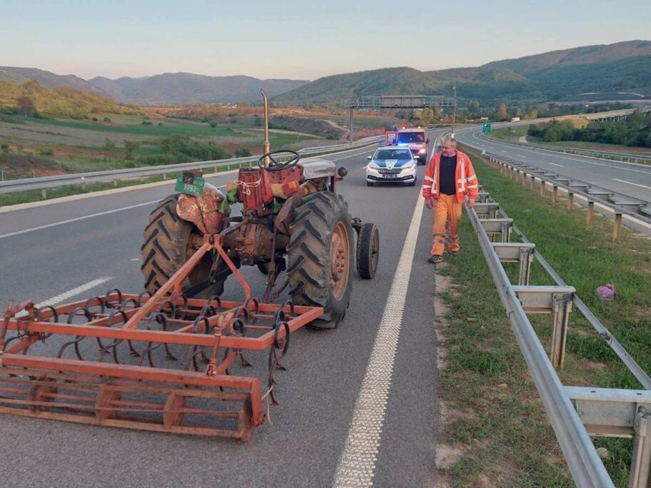 traktor suprotan smer foto goran vesic