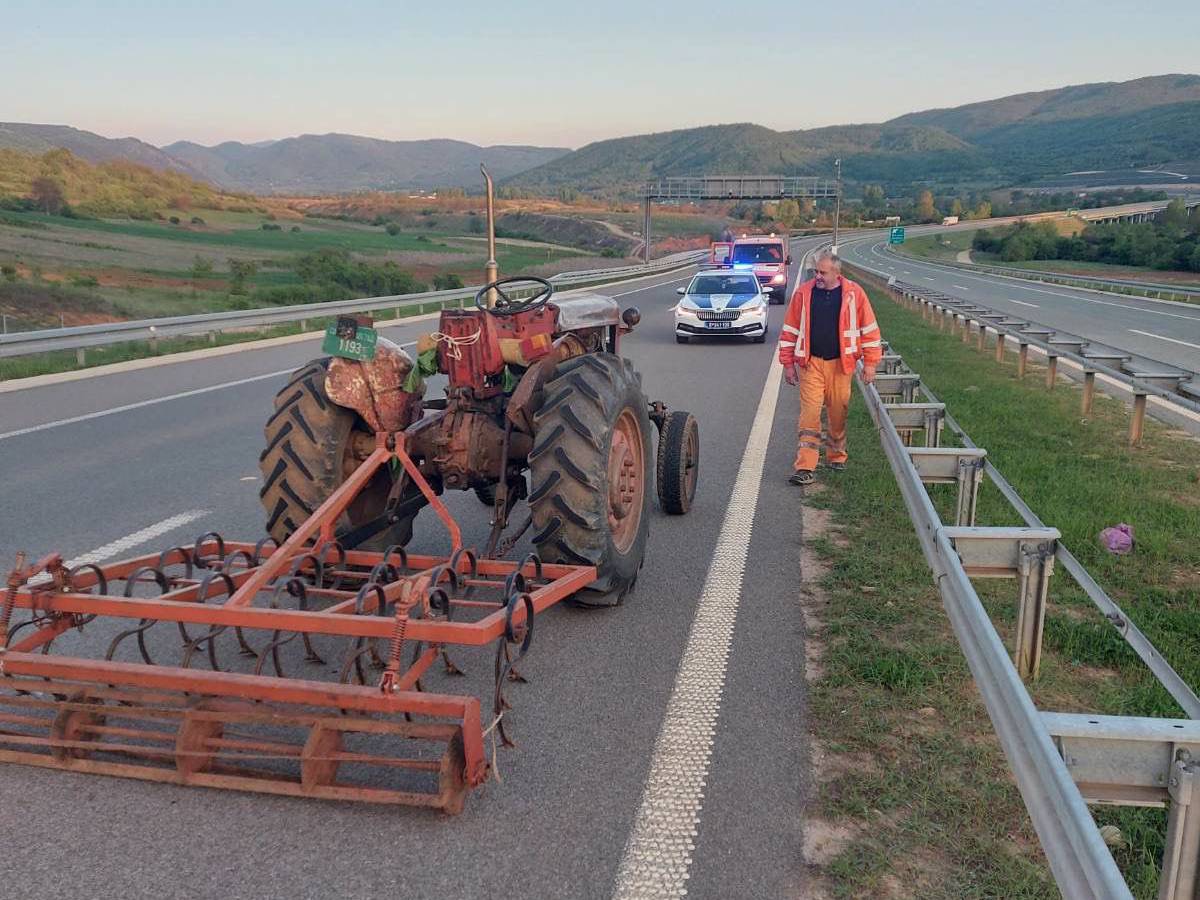 traktor suprotan smer foto goran vesic
