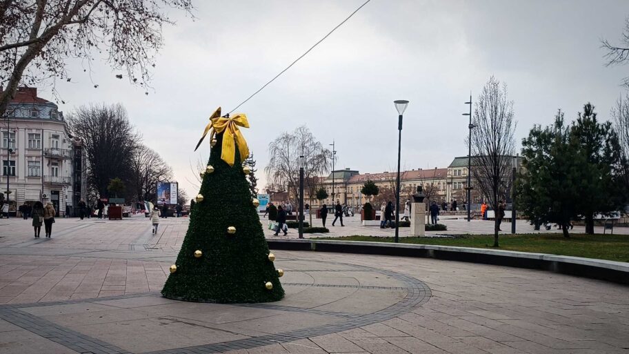 jelka ukrasi dekoracija nova godina