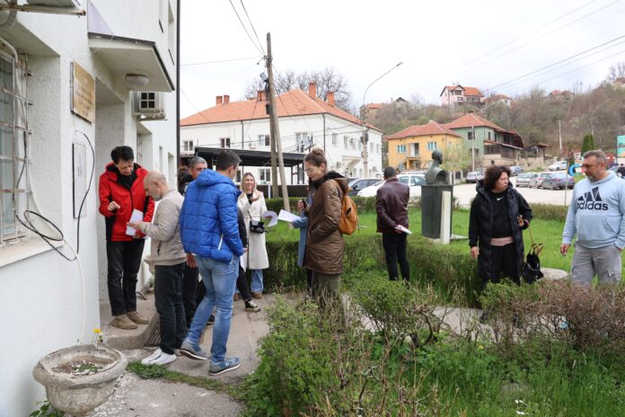 Svrljizani na pisarnici